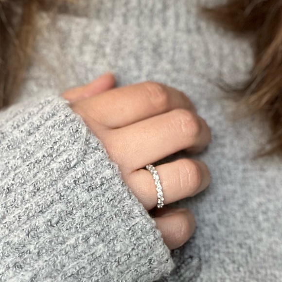 Platinum (stamped) and diamond band ⭐️ 💎
Size 6 - Picture 3 of 7